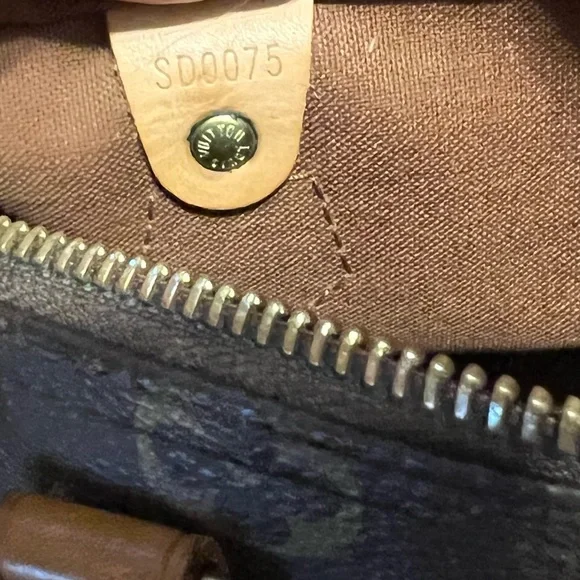 SOLD****Louis Vuitton Iconic Monogram Speedy 25 Purse Bag - Picture 15 of 16